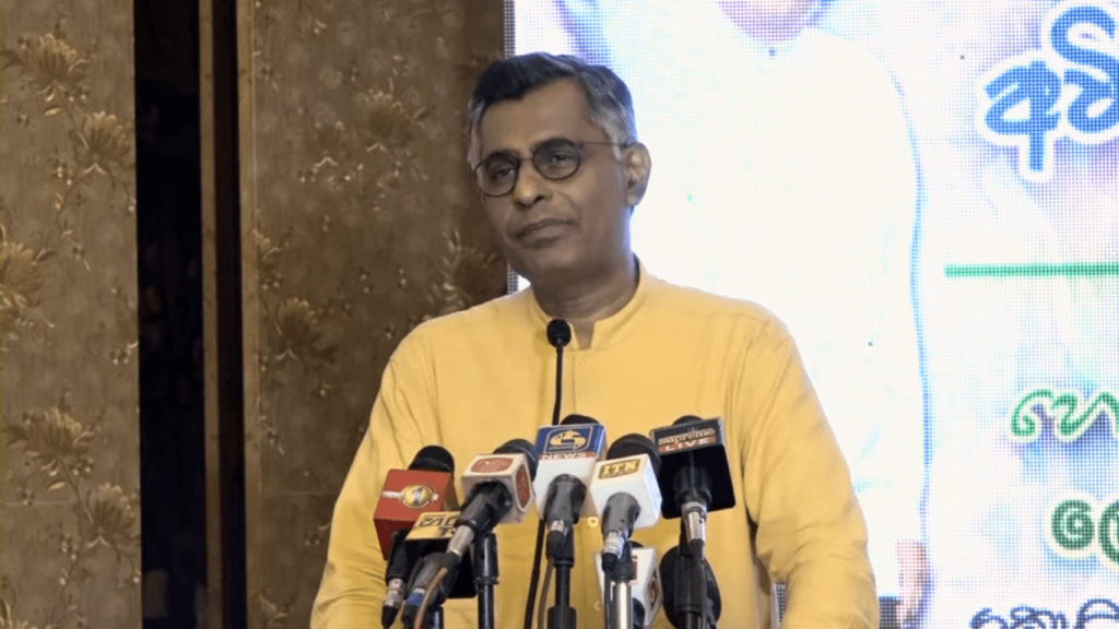 "අලුත් මාවතක අලුත් ගමනක් ආරම්භ කරනවා." - පාඨලී චම්පික රණවක