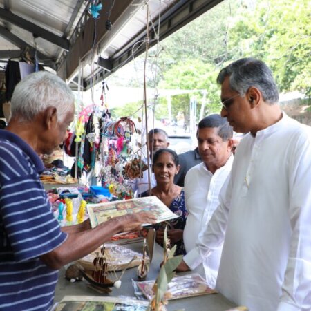 දේශීය නිෂ්පාදන අලෙවි සැල..