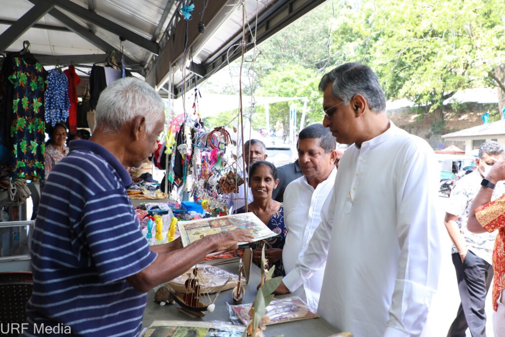 දේශීය නිෂ්පාදන අලෙවි සැල..