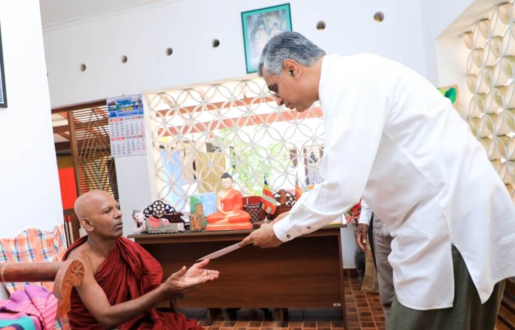 ගාල්ල තෙල්වත්ත තොටගමු රන්පත් රජමහා විහාරය වෙත ගොස් එහි විහාරාධිපති නායක ස්වාමින් වහන්සේ බැහැදැක, ආශිර්වාද ලබා ගන්නා ලදී..