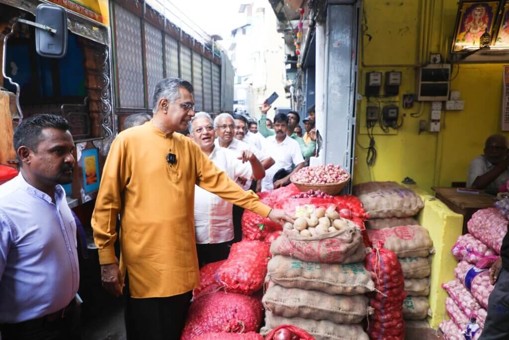 උත්සව සමයට පෙර අත්‍යවශ්‍ය ද්‍රව්‍ය මිල පහත හෙළීම සඳහා පාඨලී  වෙළෙඳ ප්‍රජාව සමග සාකච්ඡාවක..!