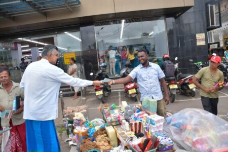 ‘දේශය වෙනුවෙන් එක්වන පියවරක්’ එක්සත් ජනරජ පෙරමුණේ රට ගොඩනගන වැඩපිළිවෙළ පිලිබඳ ගම්පහ ජනතාව දැනුවත් කිරීම.