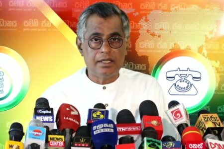 ඡන්ද මධ්‍යස්ථාන පනතට අනුකූල නොවන අයුරින් ඡන්ද මධ්‍යස්ථානවල නිලධාරීන් පිටමං කිරීම සහ දෙවැනි සහ තුන් වැනි මනාපය ගණනය කිරීම සම්බන්ධයෙන් සමගි ජන සන්ධානයෙන් චෝදනාවක්..මහජනයා සහ දේශපාලන පක්ෂ විනයානුකූල ව හැසිරෙද්දී මැතිවරණ කොමිෂන් සභා නිලධාරීන්ගේ මේ හැසිරීම සම්බන්ධයෙන් සොයා බැලිය යුතුයි.